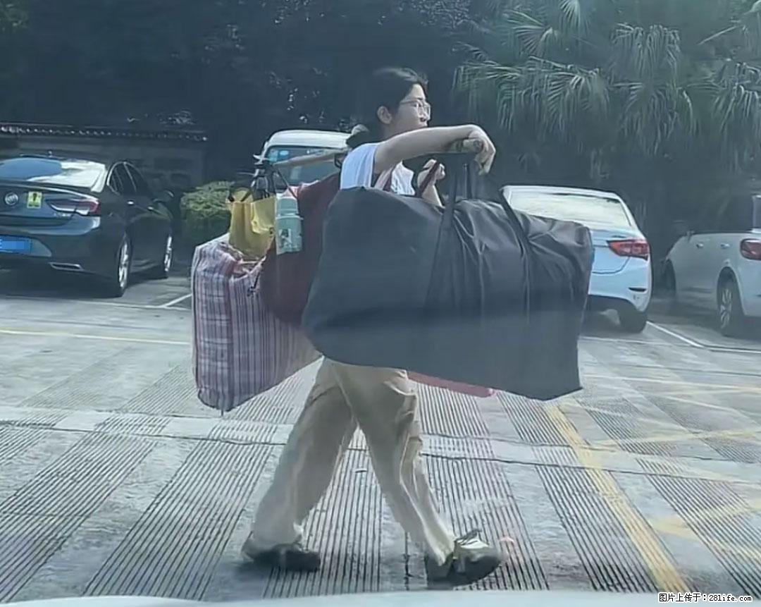 全网追的“扁担女孩”,找了一份暑假工,时薪12元 - 伊犁生活资讯 - 伊犁28生活网 yili.28life.com